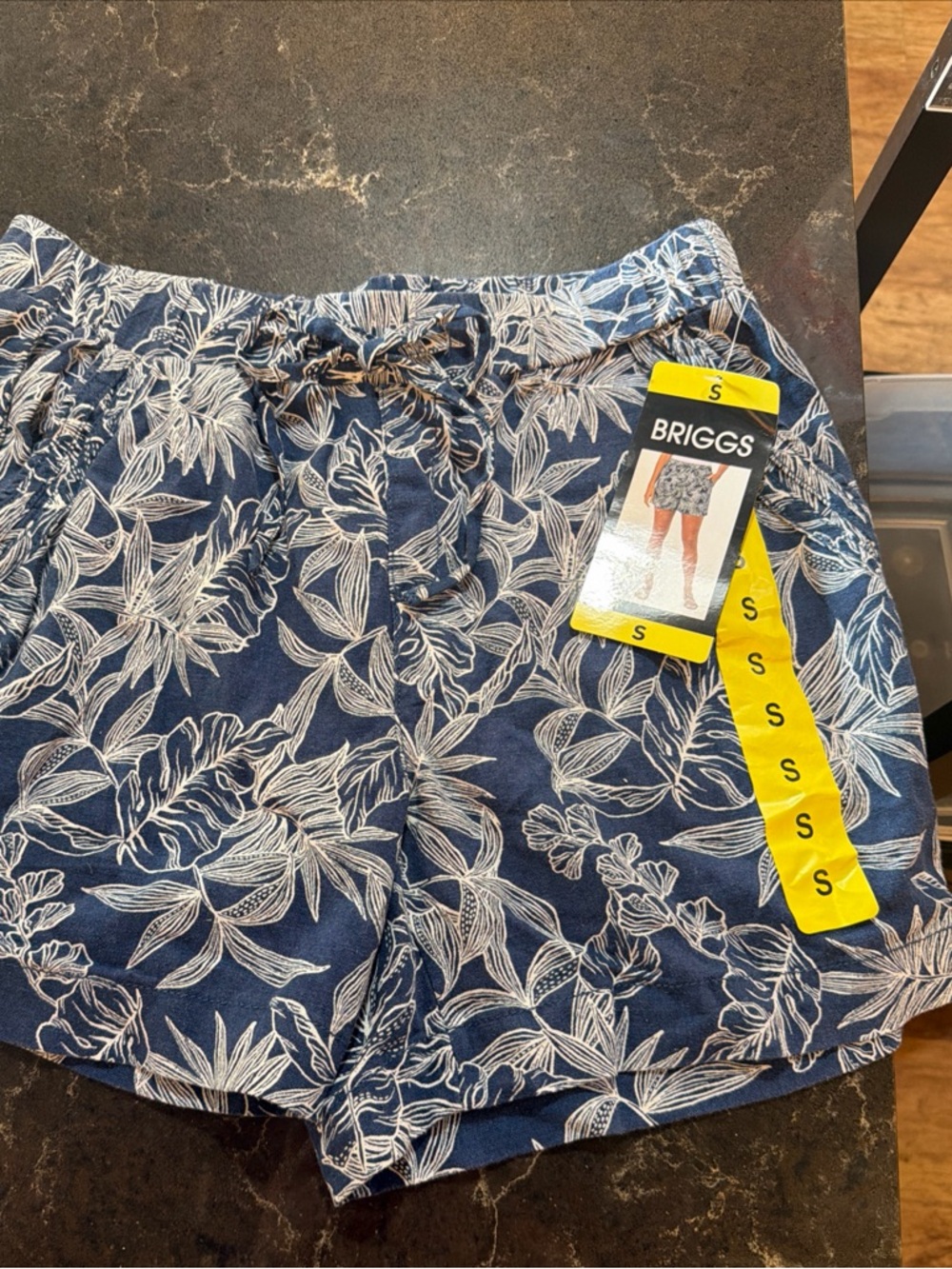 Briggs New York Women's Short with Pockets Small  Navy & White Tropical pattern